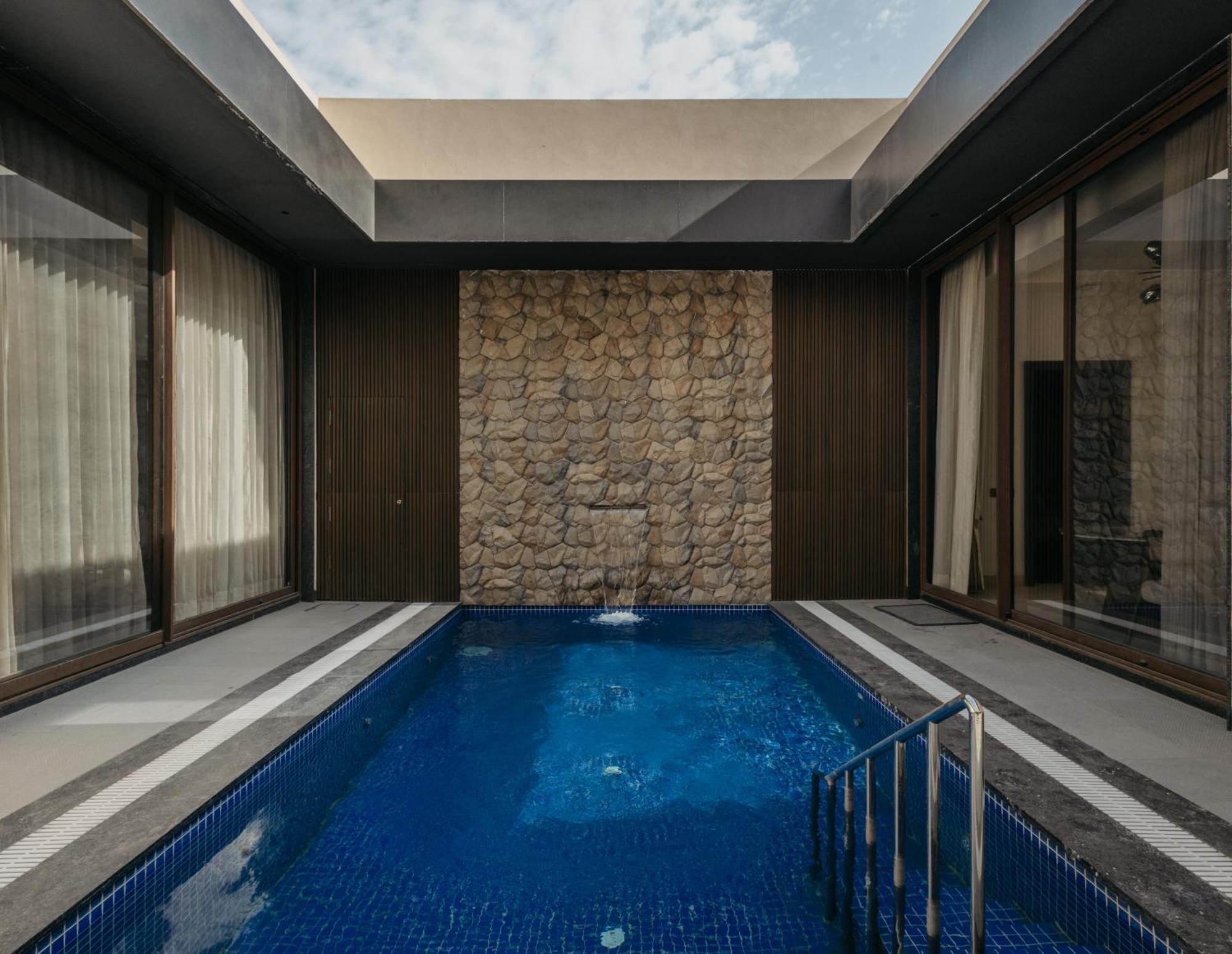 Luxury Lofts Hotell Amritsar Exteriör bild