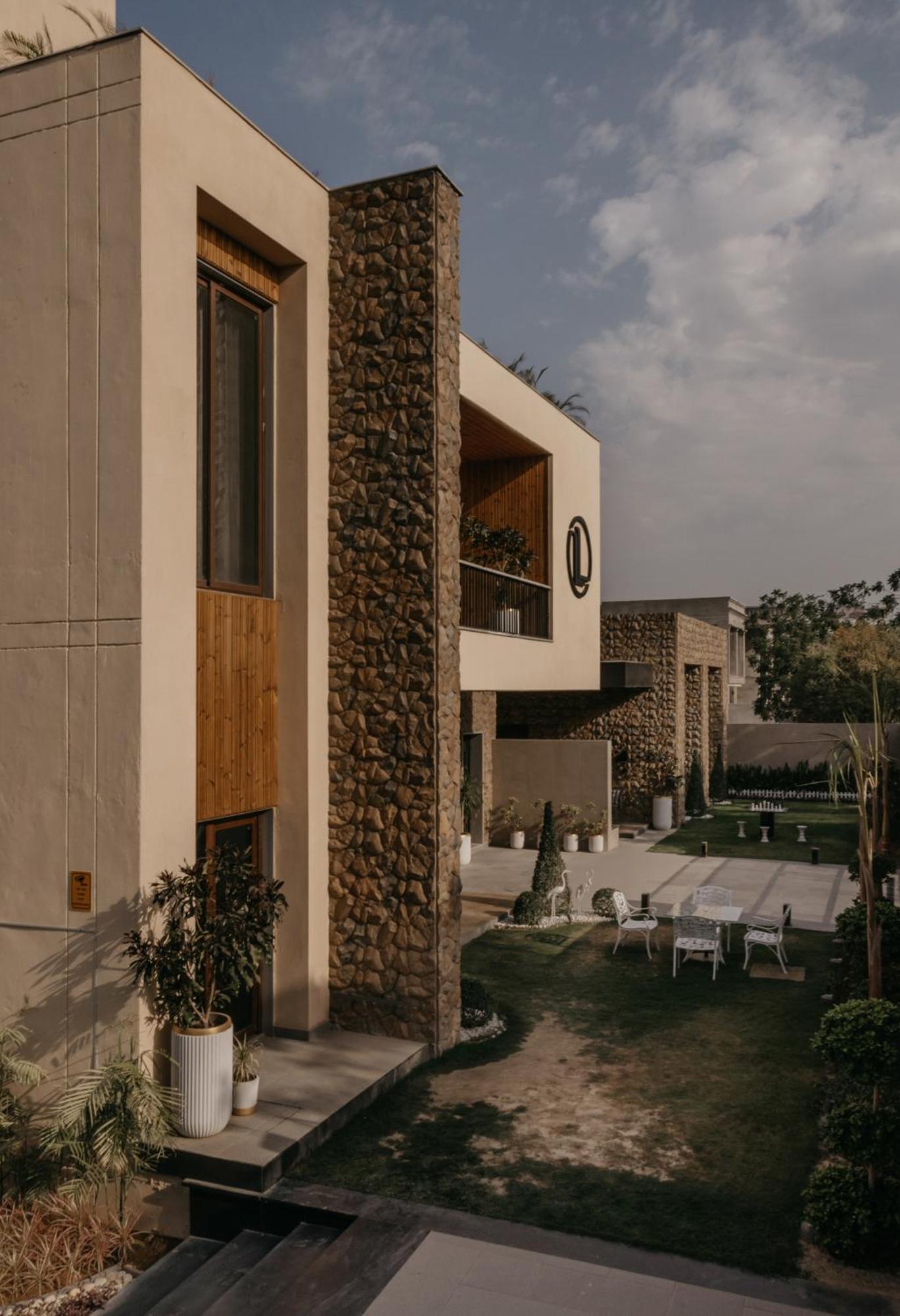 Luxury Lofts Hotell Amritsar Exteriör bild